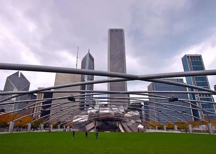 Skyline 2br In South Loop With Optional Parking & Gym Access Near Mccormick Place, Soldier Field And Lakefront * Chicago
