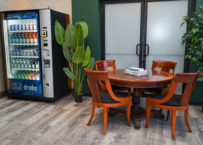 Skyline 2br In South Loop With Optional Parking & Gym Access Near Mccormick Place, Soldier Field And Lakefront Apartment *