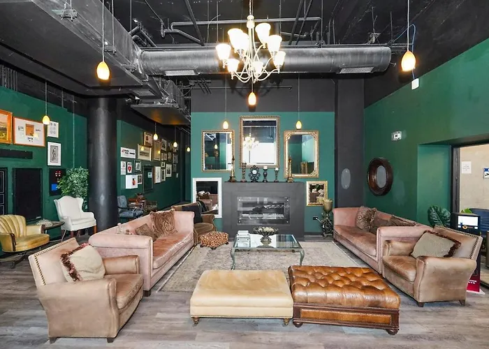 Apartment Skyline 2br In South Loop With Optional Parking & Gym Access Near Mccormick Place, Soldier Field And Lakefront *