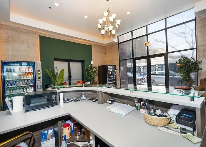 Skyline 2br In South Loop With Optional Parking & Gym Access Near Mccormick Place, Soldier Field And Lakefront *