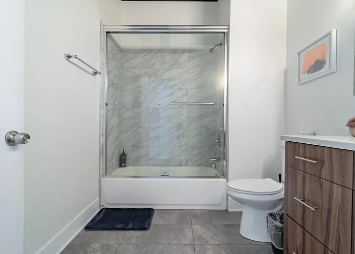 Skyline 2br In South Loop With Optional Parking & Gym Access Near Mccormick Place, Soldier Field And Lakefront