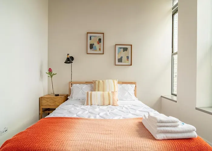 Skyline 2br In South Loop With Optional Parking & Gym Access Near Mccormick Place, Soldier Field And Lakefront Chicago