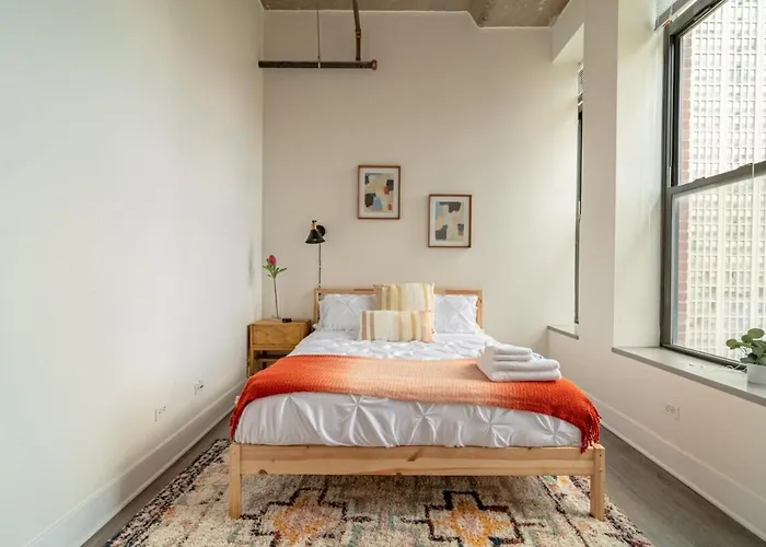 Skyline 2br In South Loop With Optional Parking & Gym Access Near Mccormick Place, Soldier Field And Lakefront * Chicago