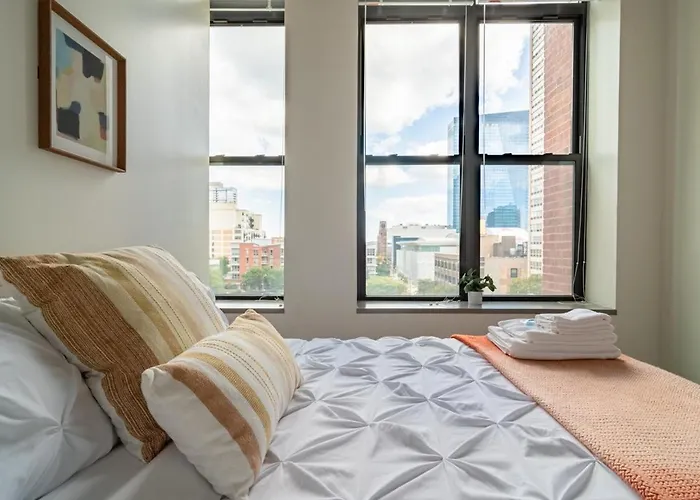 Skyline 2br In South Loop With Optional Parking & Gym Access Near Mccormick Place, Soldier Field And Lakefront Apartment Chicago