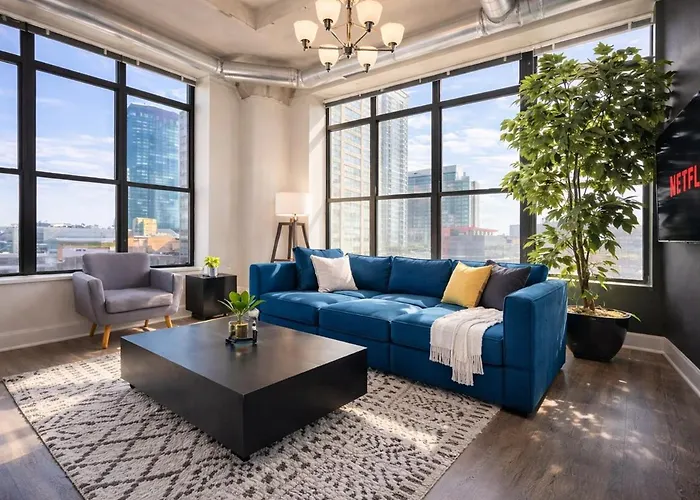 Apartment Skyline 2br In South Loop With Optional Parking & Gym Access Near Mccormick Place, Soldier Field And Lakefront
